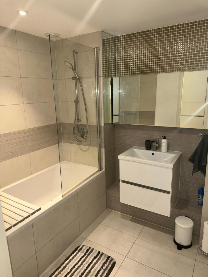 Luxury One Bedroom Apartment 런던 외부 사진